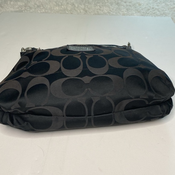 Coach Black Daisy Shoulder Bag L1281-F20064. EUC. - Picture 8 of 11